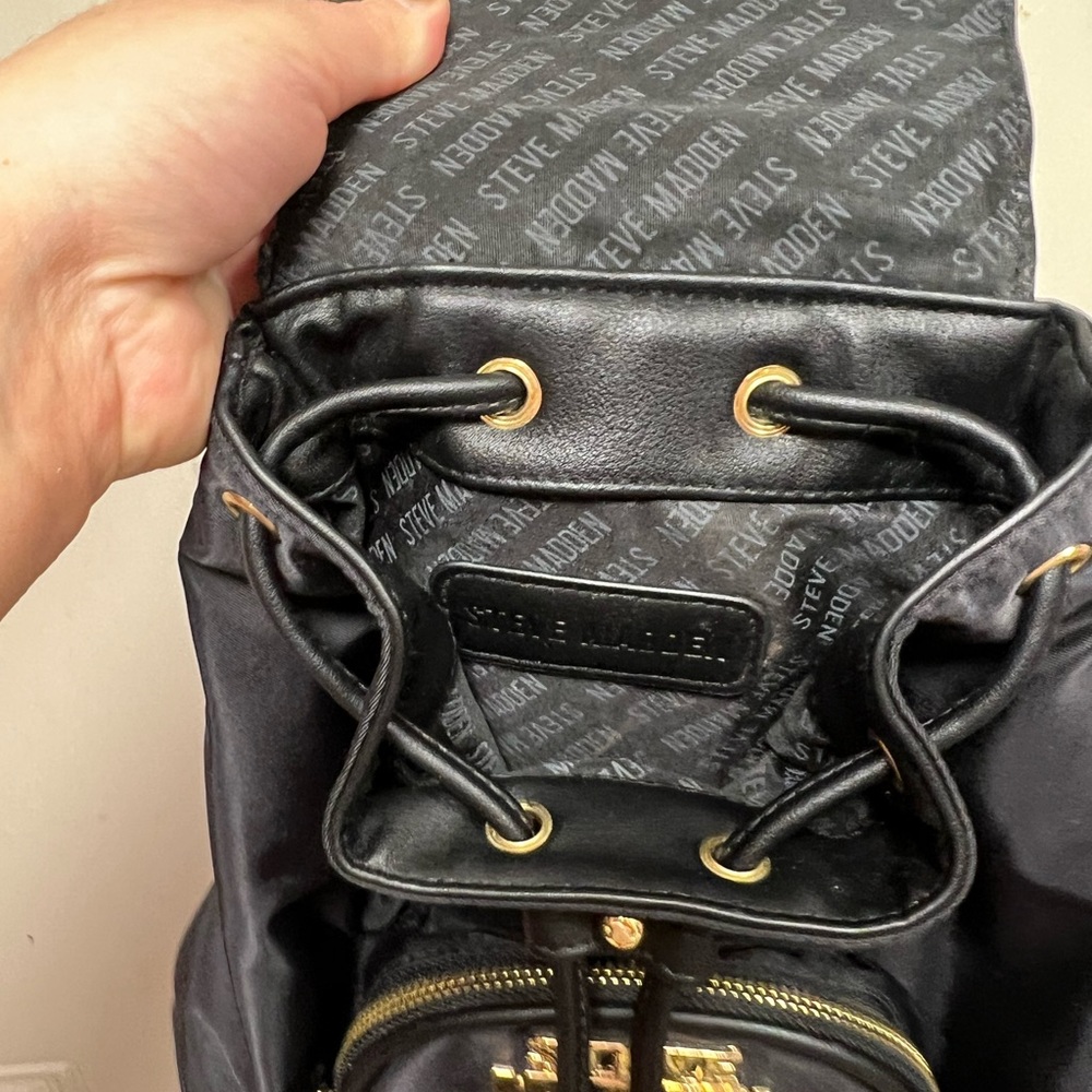 Steve Madden mini back pack - Picture 3 of 4